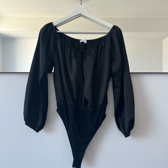 Off the shoulder long-sleeve bodysuit top - Picture 4 of 6